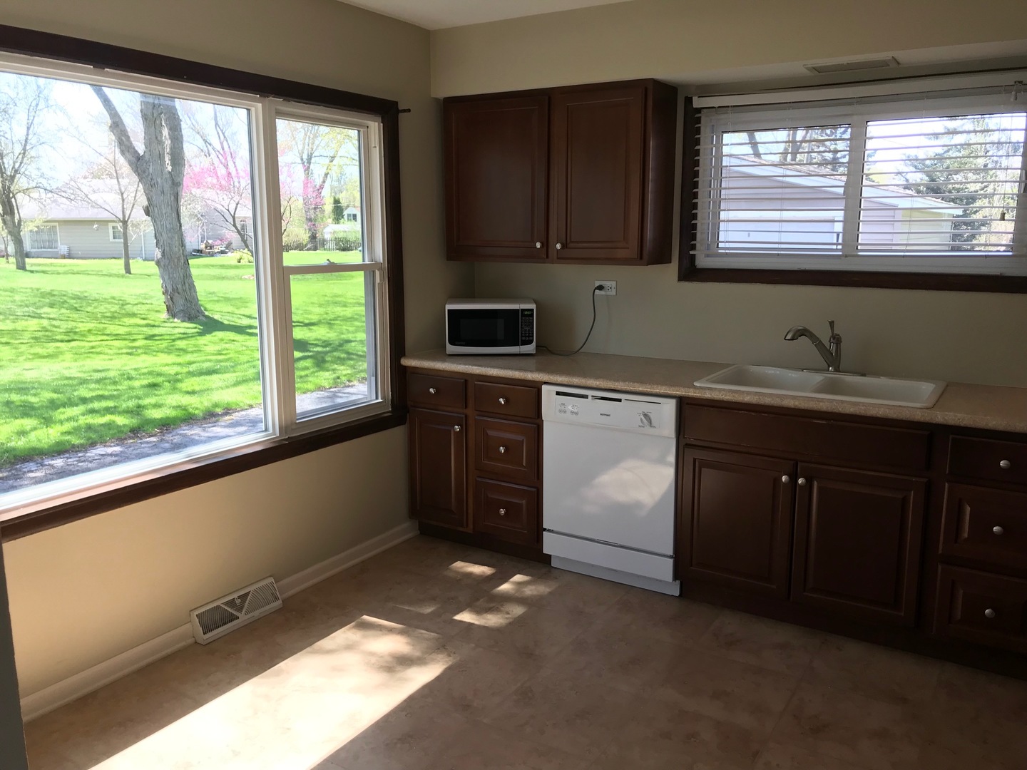 7106 High Road Darien, IL 60561 - Photo 13 of 23 Gallery Image 13