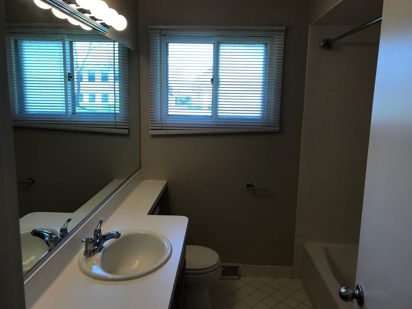 7106 High Road Darien, IL 60561 - Photo 20 of 23 Gallery Image 20