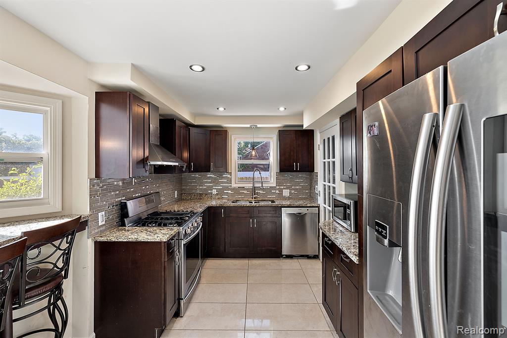 10706 Nottingham Road Detroit, MI 48224 - Photo 16 of 48