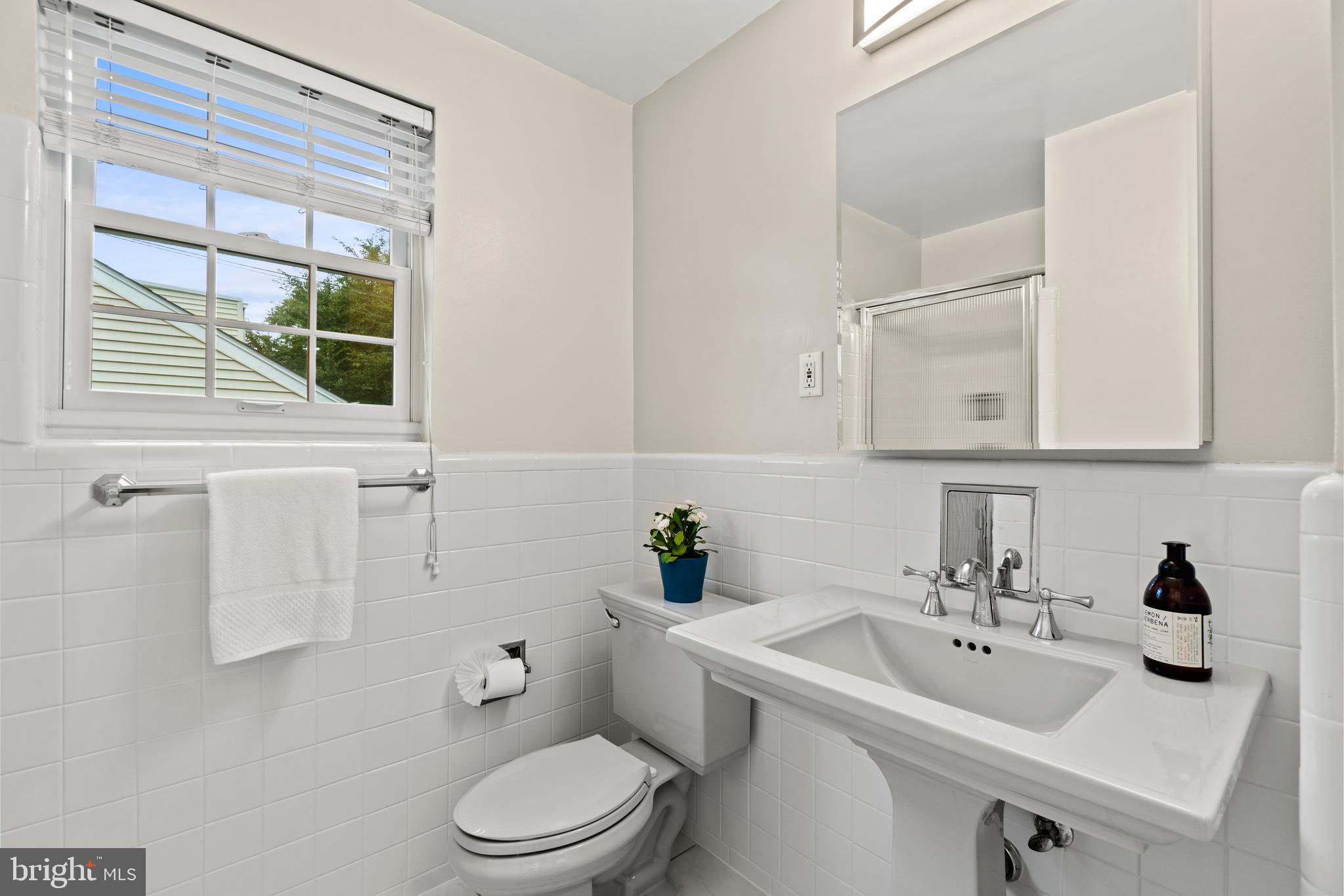 1417 Leegate Road Northwest Washington, DC 20012 - Photo 23 of 51 Main level full bathroom