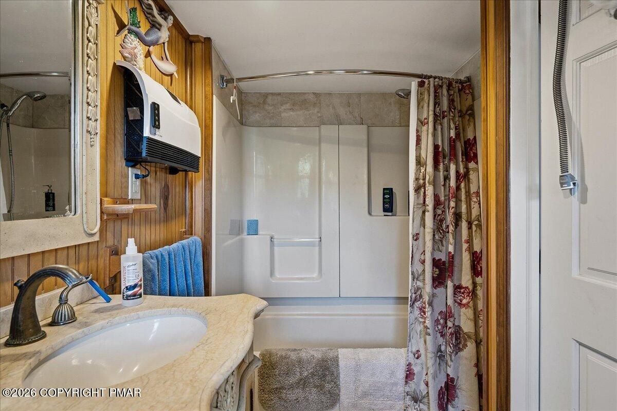 140 Camelback Road Tannersville, PA 18372 - Photo 42 of 44 42-HomeView_Media-140_Camelback_Rd
