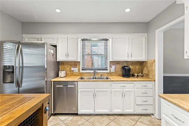 $340,000 | 14206 South Locust Street, Olathe, KS 66062