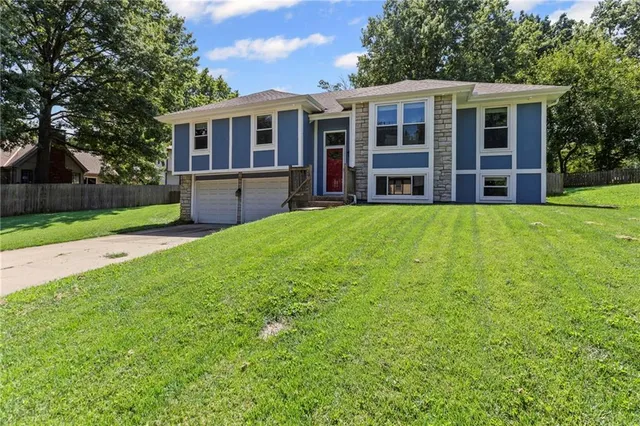 $340,000 | 14206 South Locust Street, Olathe, KS 66062