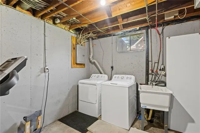 $340,000 | 14206 South Locust Street, Olathe, KS 66062