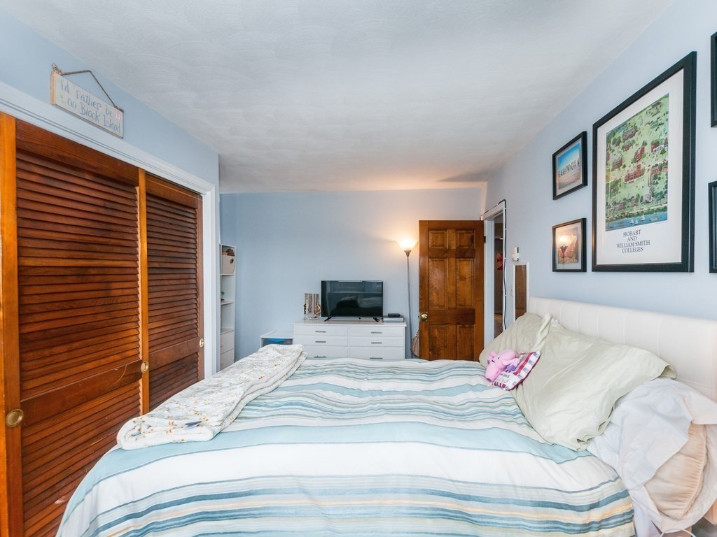 532 Tremont Street, Unit 4 Boston, MA 02118 - Photo 11 of 13 a bedroom with a bed and a couch