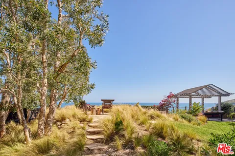$28,500,000 | 28980 Cliffside Drive, Malibu, CA 90265
