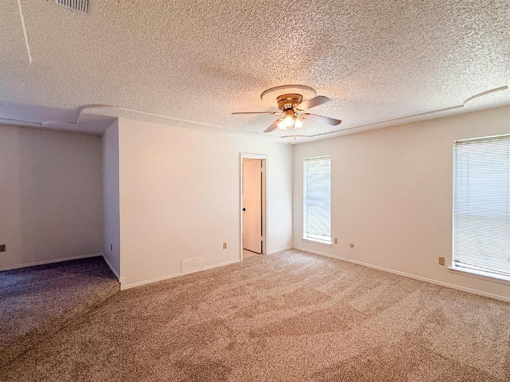 712 Pecan Street Burleson, TX 76028 - Photo 16 of 31