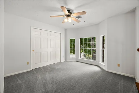 $299,900 | 330 Welford Lane, Highlands, TX 77562
