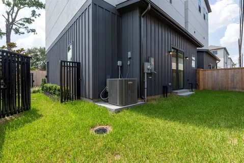 $720,000 | 7120 Gary Street, Unit B, Houston, TX 77055