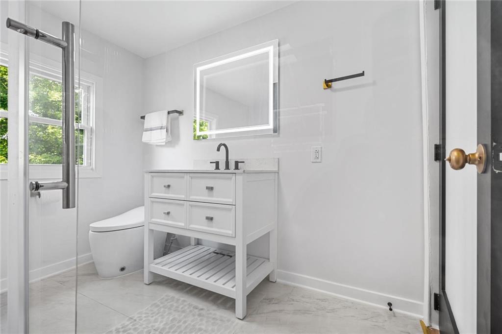 730 Fletcher Road Beaver, PA 15009 - Photo 21 of 39 a bathroom with a toilet sink and tub