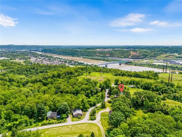 a view of a house with backyard