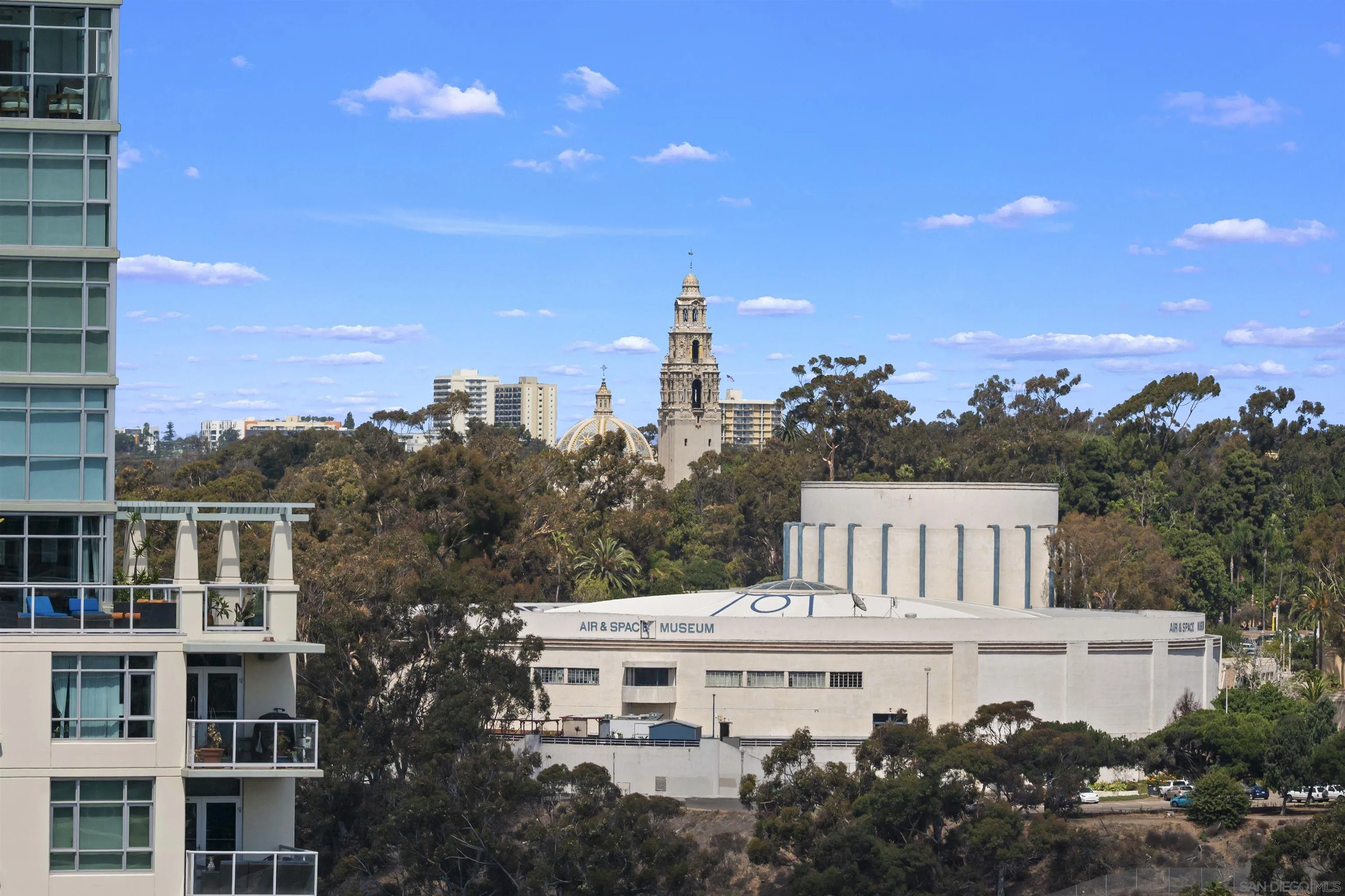 801 Ash Street, Unit 1701 San Diego, CA 92101 - Photo 33 of 44 a view of a building with a garden