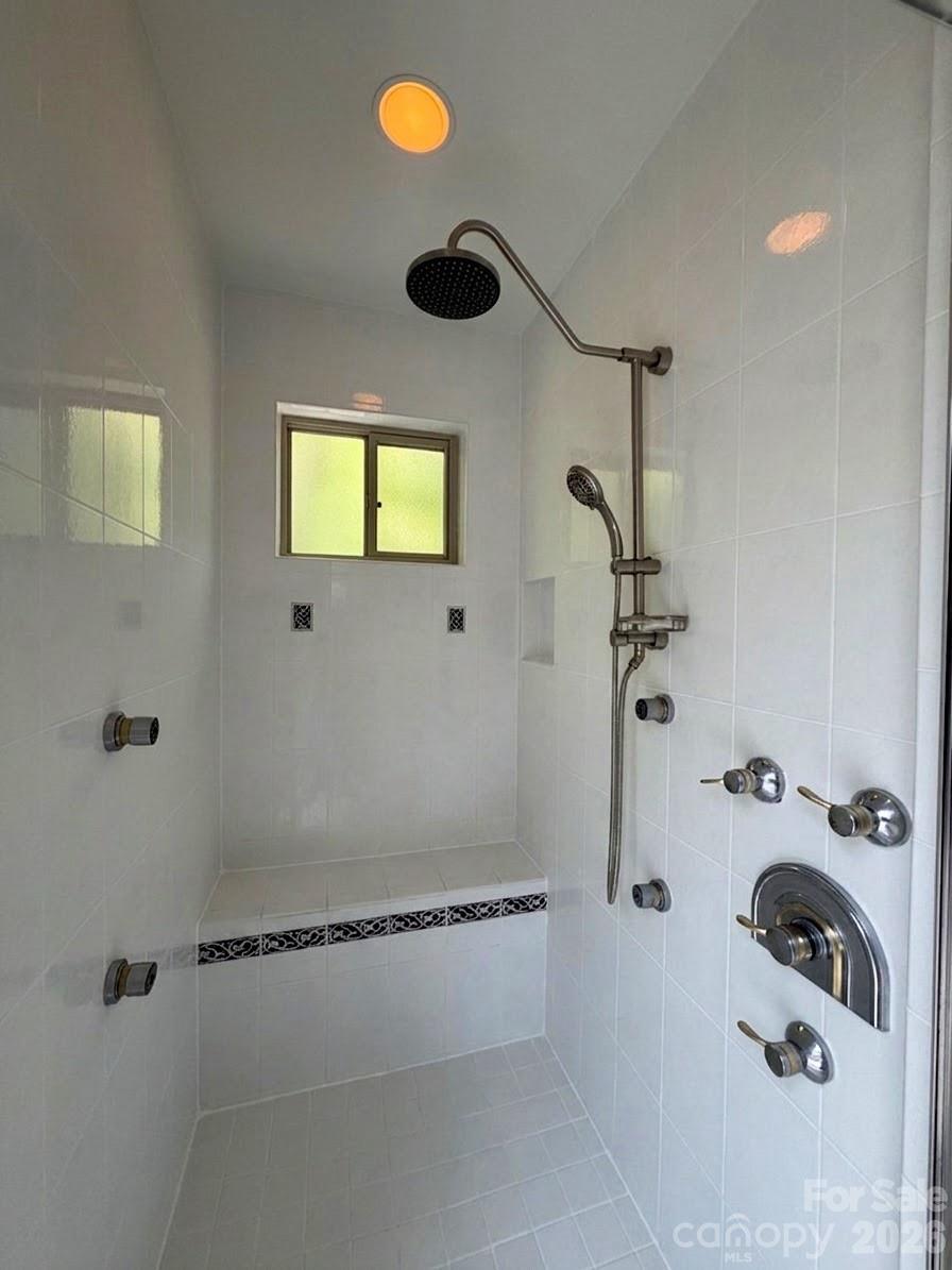 556 Quail Ridge Boulevard Lake Lure, NC 28746 - Photo 21 of 48 a bathroom with a tub and shower