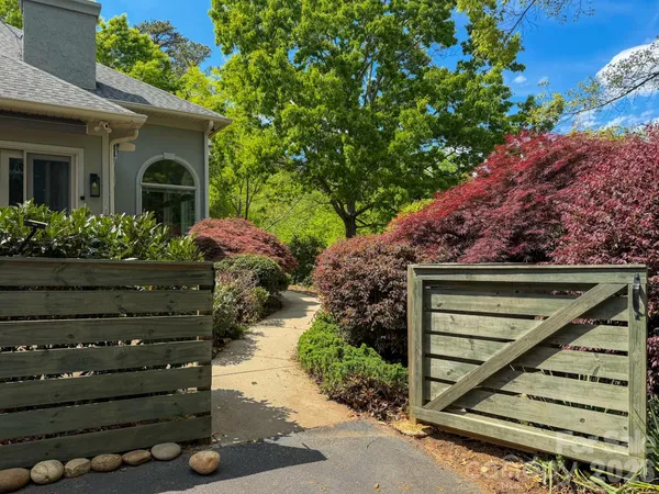 $999,000 | 556 Quail Ridge Boulevard, Lake Lure, NC 28746