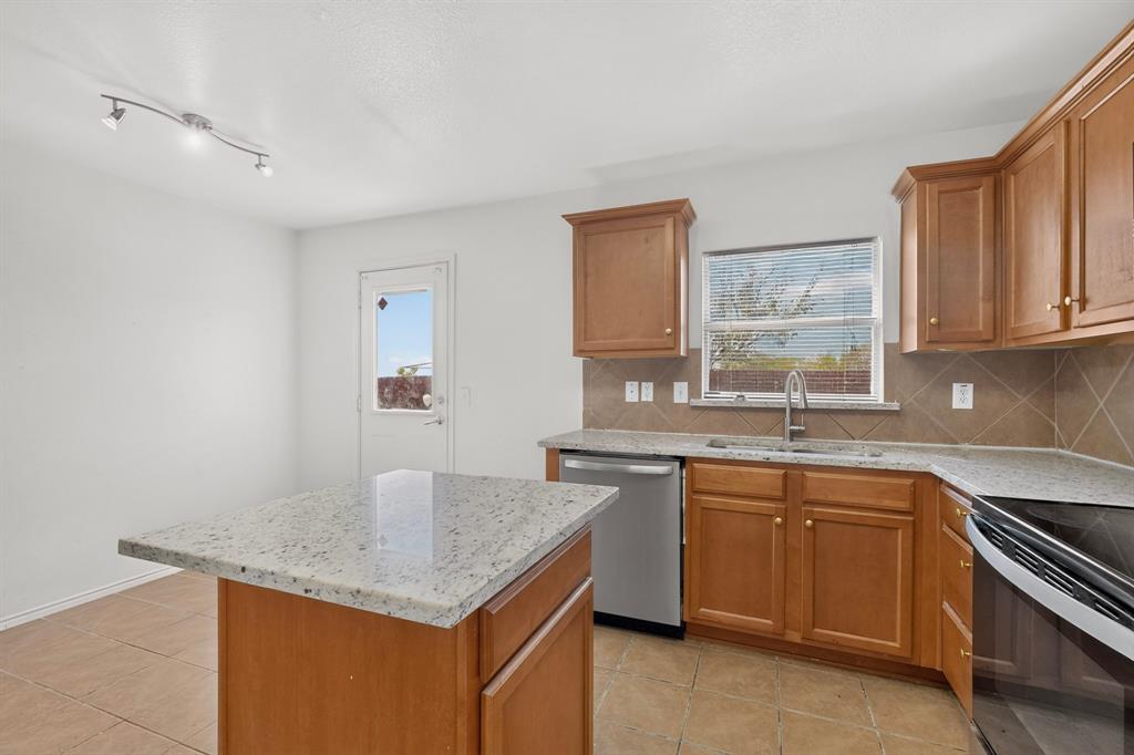 1607 Harborview Road Glenn Heights, TX 75154 - Photo 15 of 38 Gallery Image 15