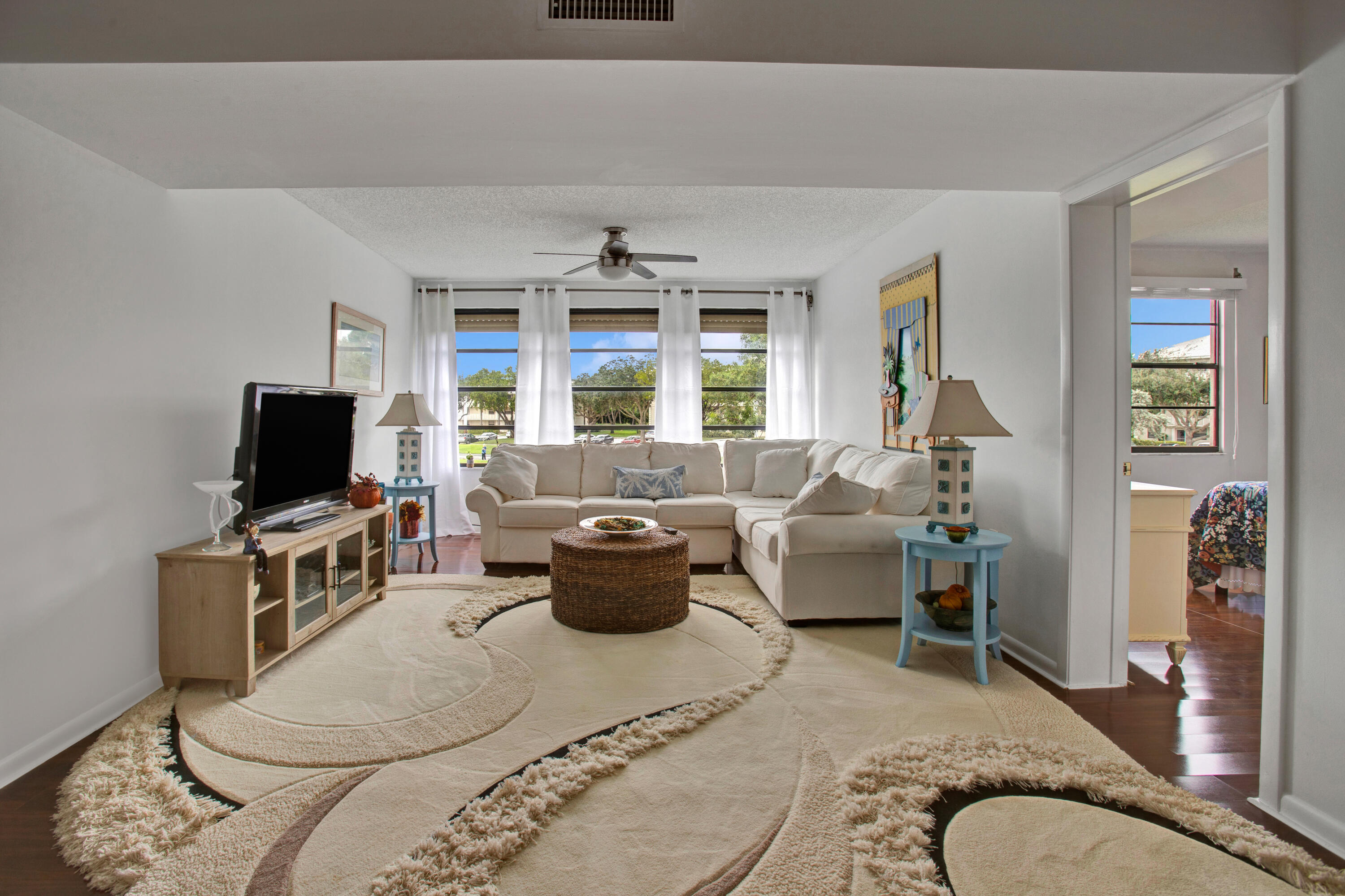6049 Balboa Circle, Unit 204 Boca Raton, FL 33433 - Photo 3 of 37 IMG_0073