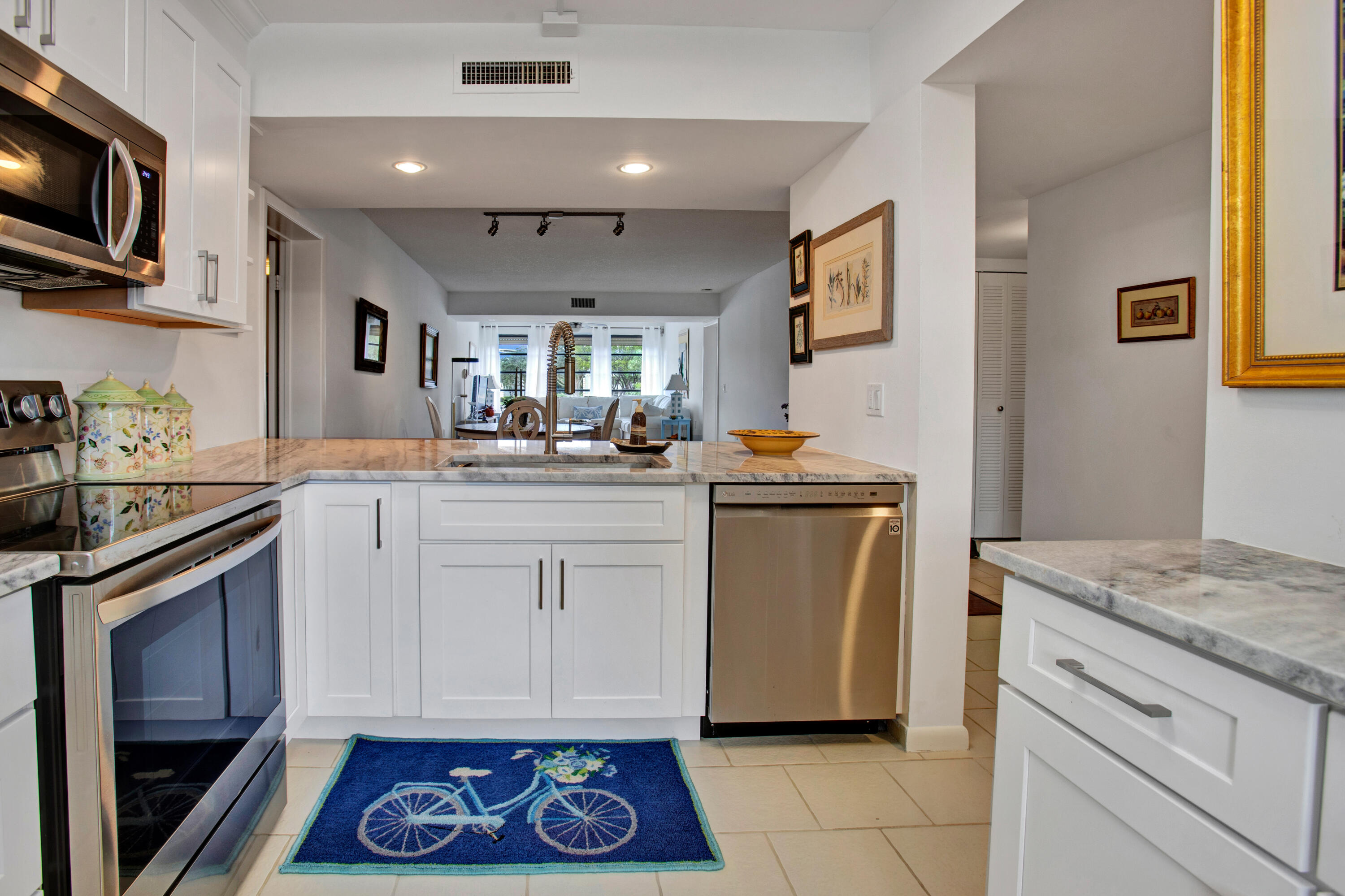 6049 Balboa Circle, Unit 204 Boca Raton, FL 33433 - Photo 10 of 37 IMG_0118