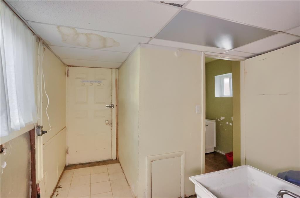 116 Hemlock Street Pittsburgh, PA 15212 - Photo 15 of 38 a bathroom with a sink and mirror