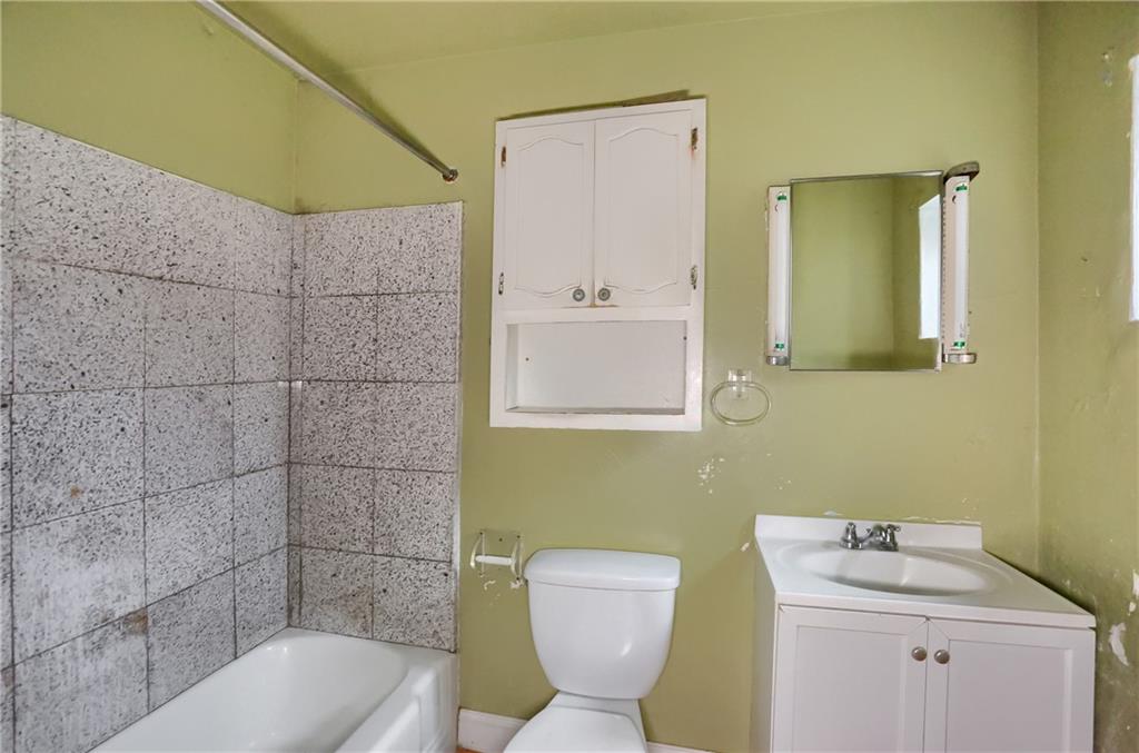 116 Hemlock Street Pittsburgh, PA 15212 - Photo 16 of 38 a bathroom with a toilet sink and mirror