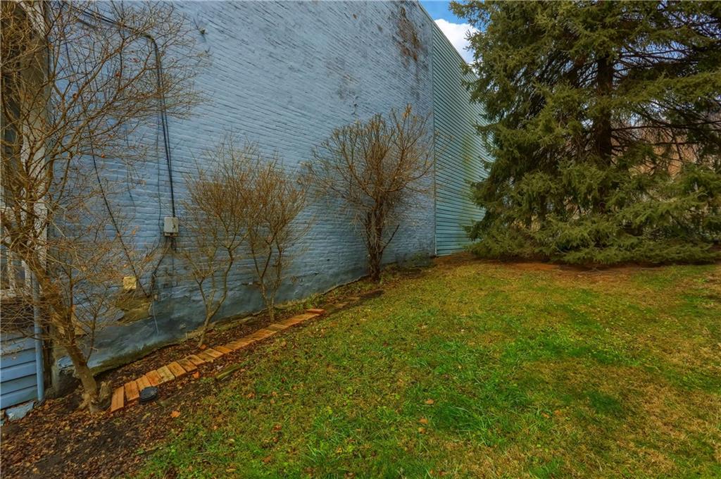 116 Hemlock Street Pittsburgh, PA 15212 - Photo 34 of 38 a view of a backyard