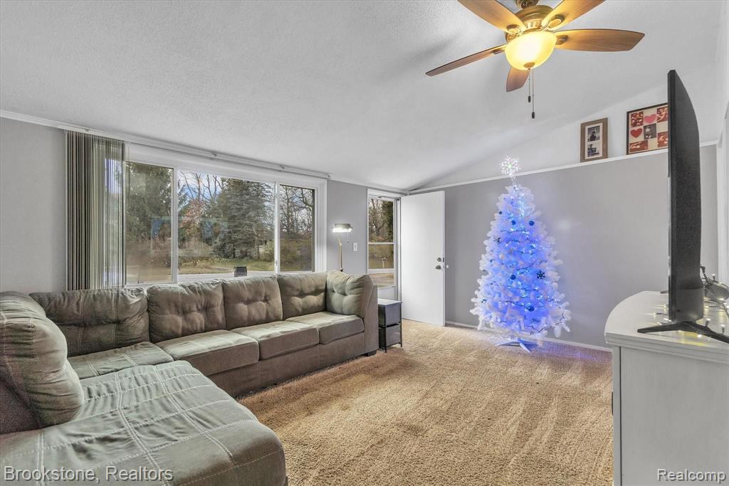 858 Pine Tree Road Lake Orion, MI 48362 - Photo 6 of 31
