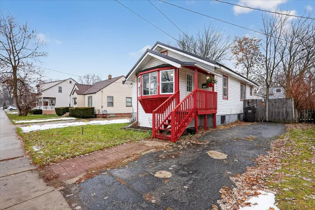 $209,900 | 1658 Federal Avenue Southwest, Wyoming, MI 49509