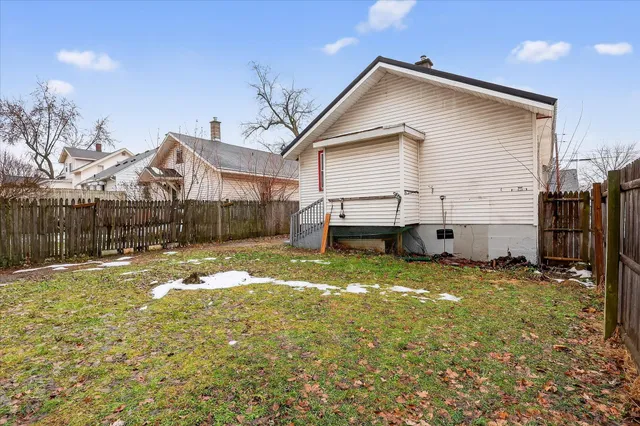 $209,900 | 1658 Federal Avenue Southwest, Wyoming, MI 49509