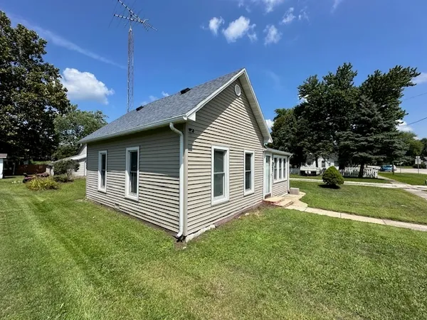 $120,000 | 111 East Main Street, Essex, IL 60935