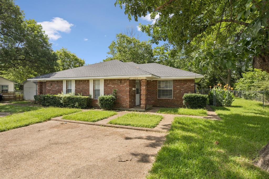 1104 East High Street Terrell, TX 75160 - Photo 2 of 28 1104
