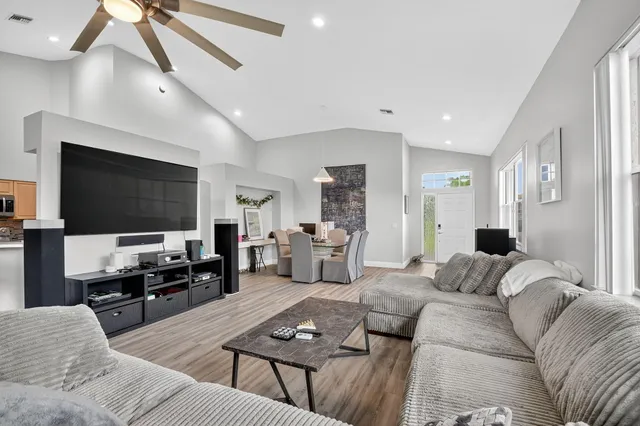 $295,000 | 6900 Cairnwell Drive, Boynton Beach, FL 33472