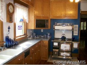 111 West Rutledge Street Petersburg, IL 62675 - Photo 6 of 12 Gallery Image 6