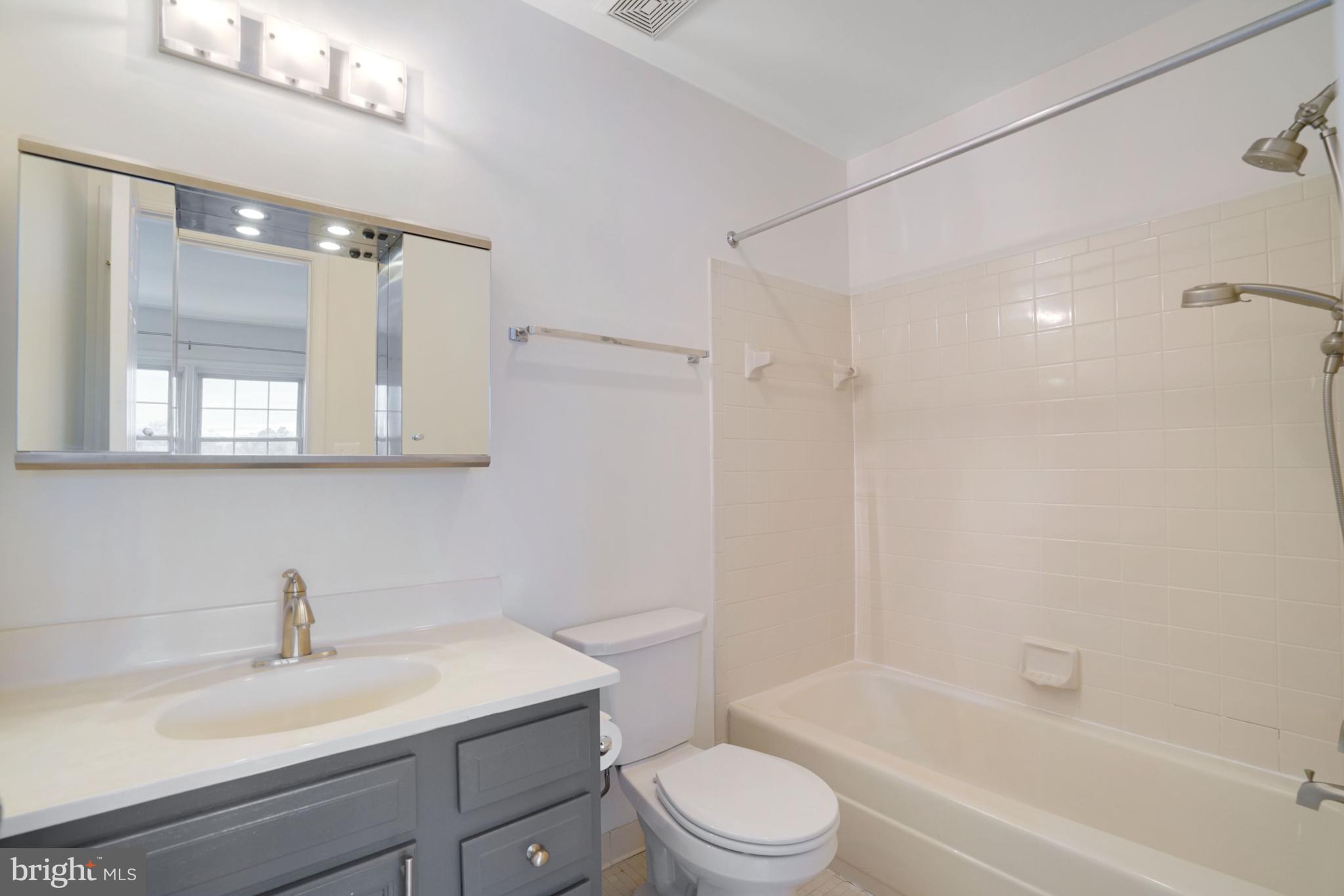 3858 9th Road South Arlington, VA 22204 - Photo 25 of 31 En-suite bath