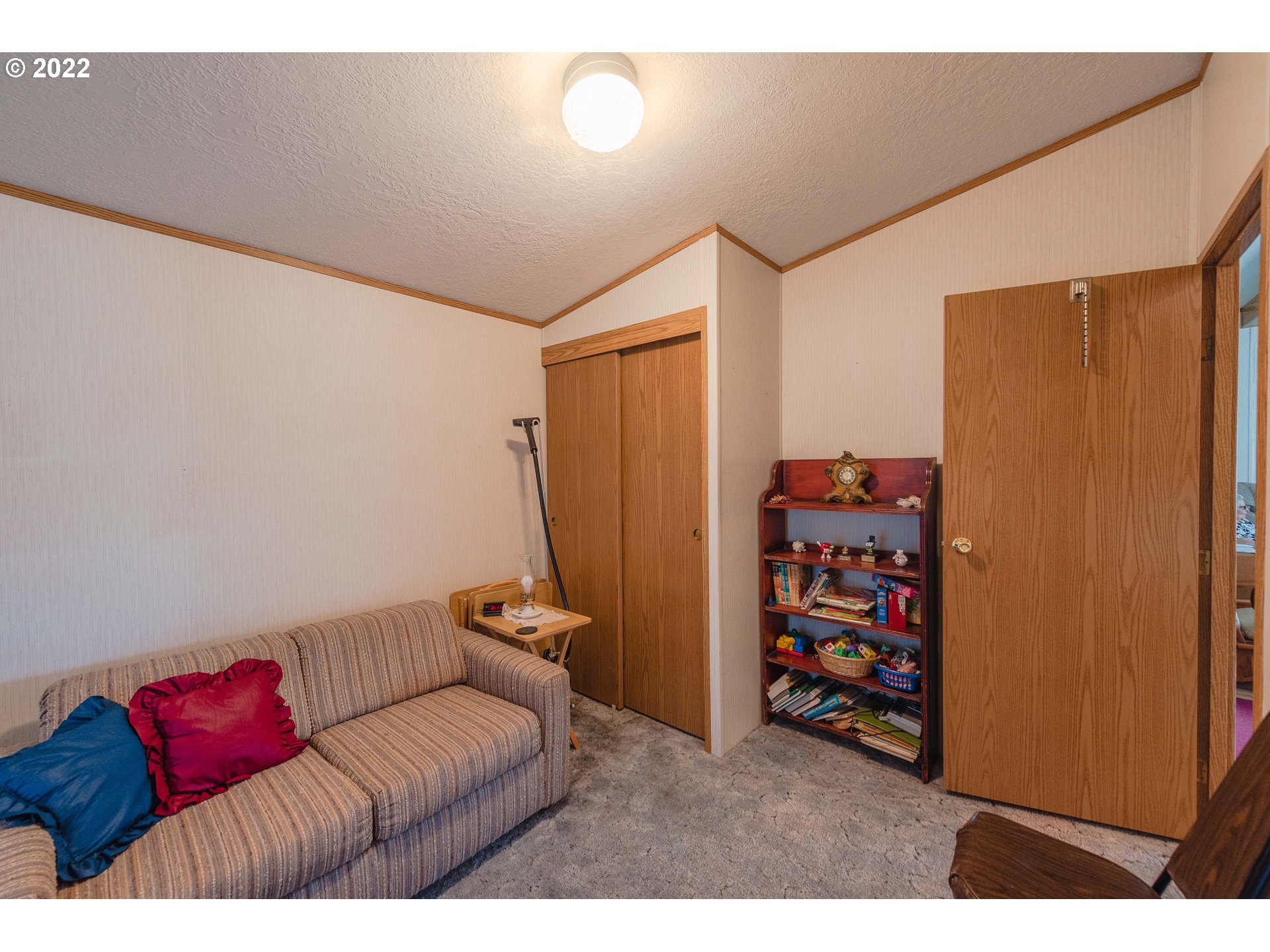 63248 Everest Road Coos Bay, OR 97420 - Photo 19 of 32 Bedroom
