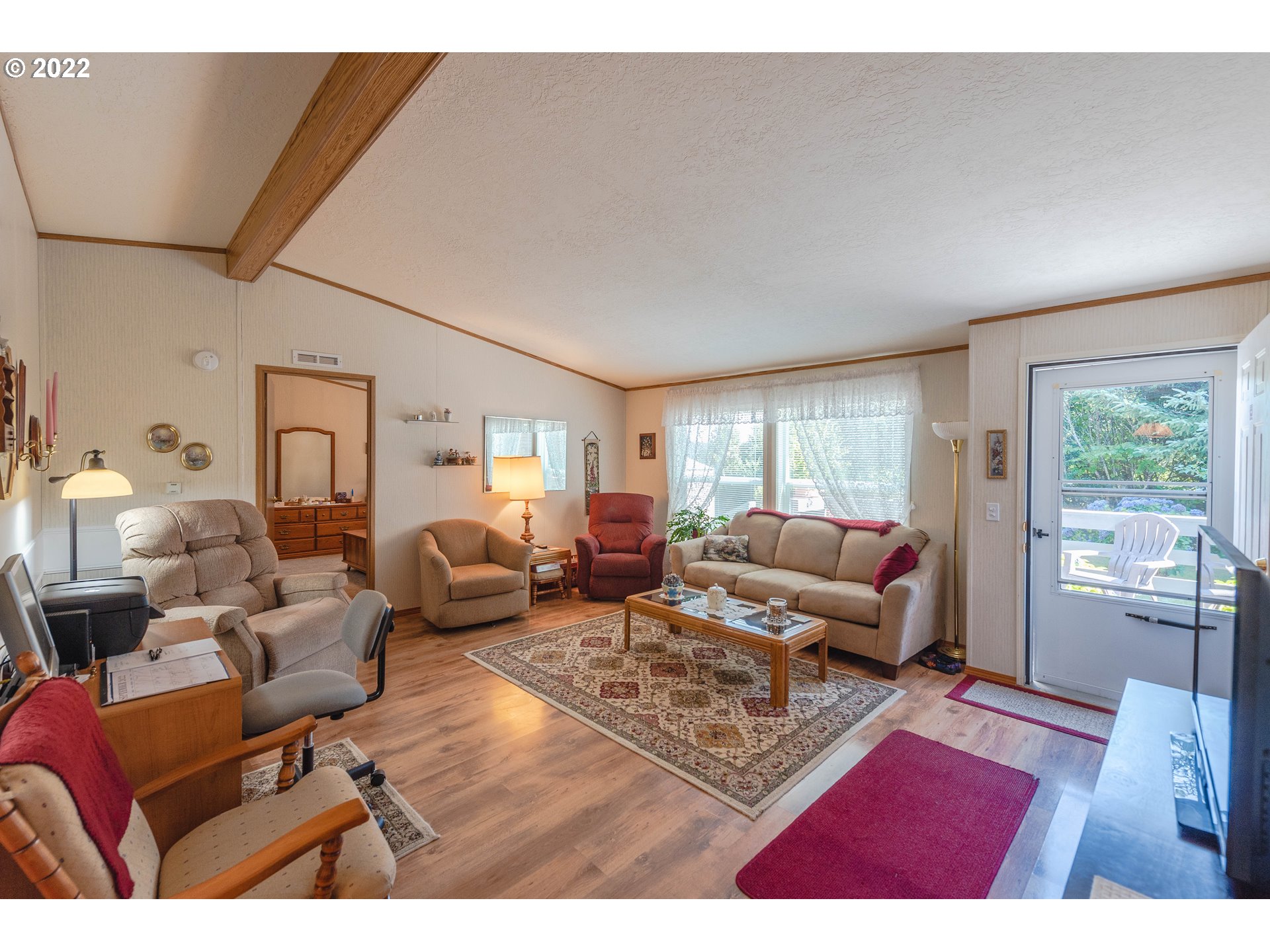 63248 Everest Road Coos Bay, OR 97420 - Photo 5 of 32 Living Room