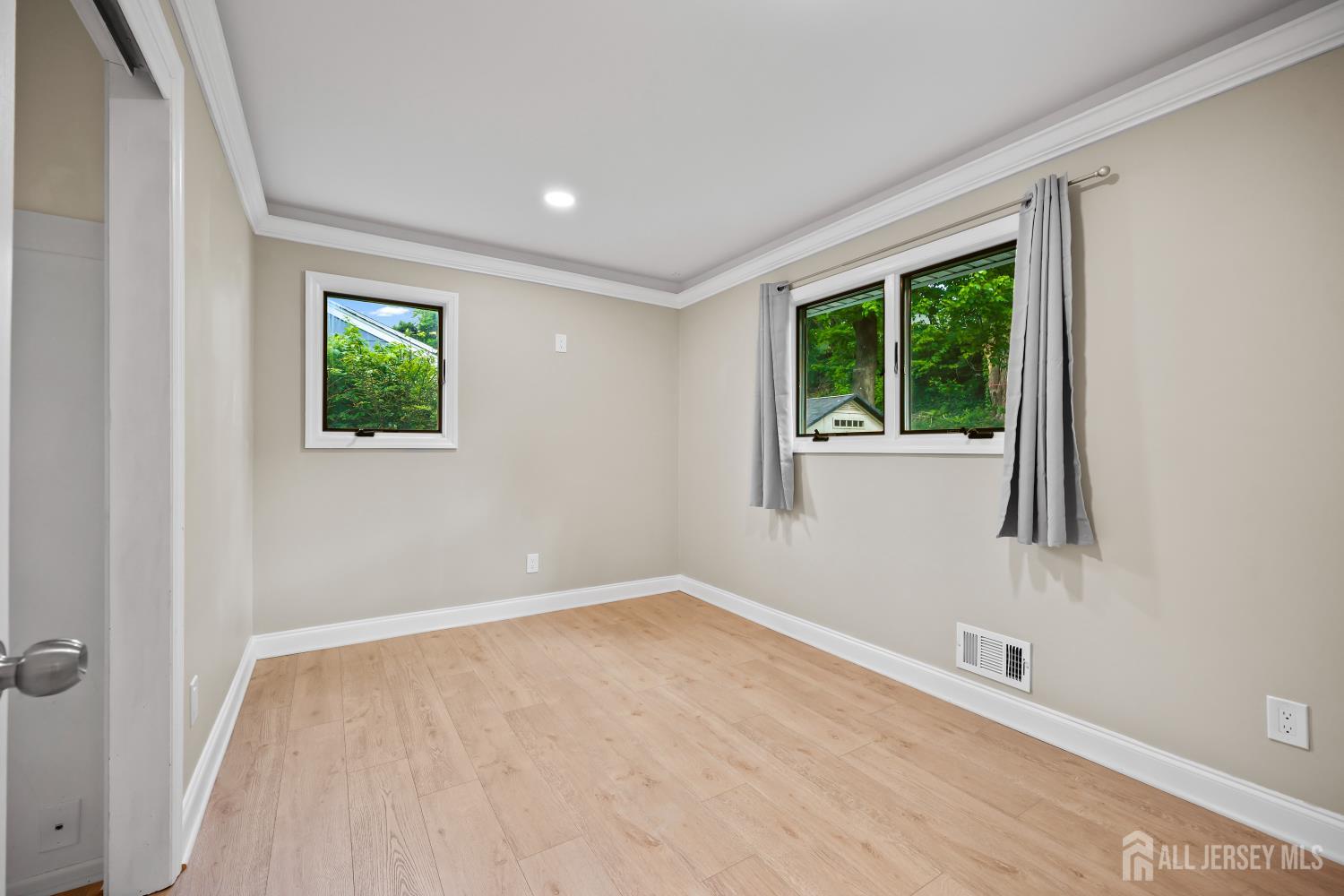 16 Venus Road South Amboy, NJ 08879 - Photo 14 of 31