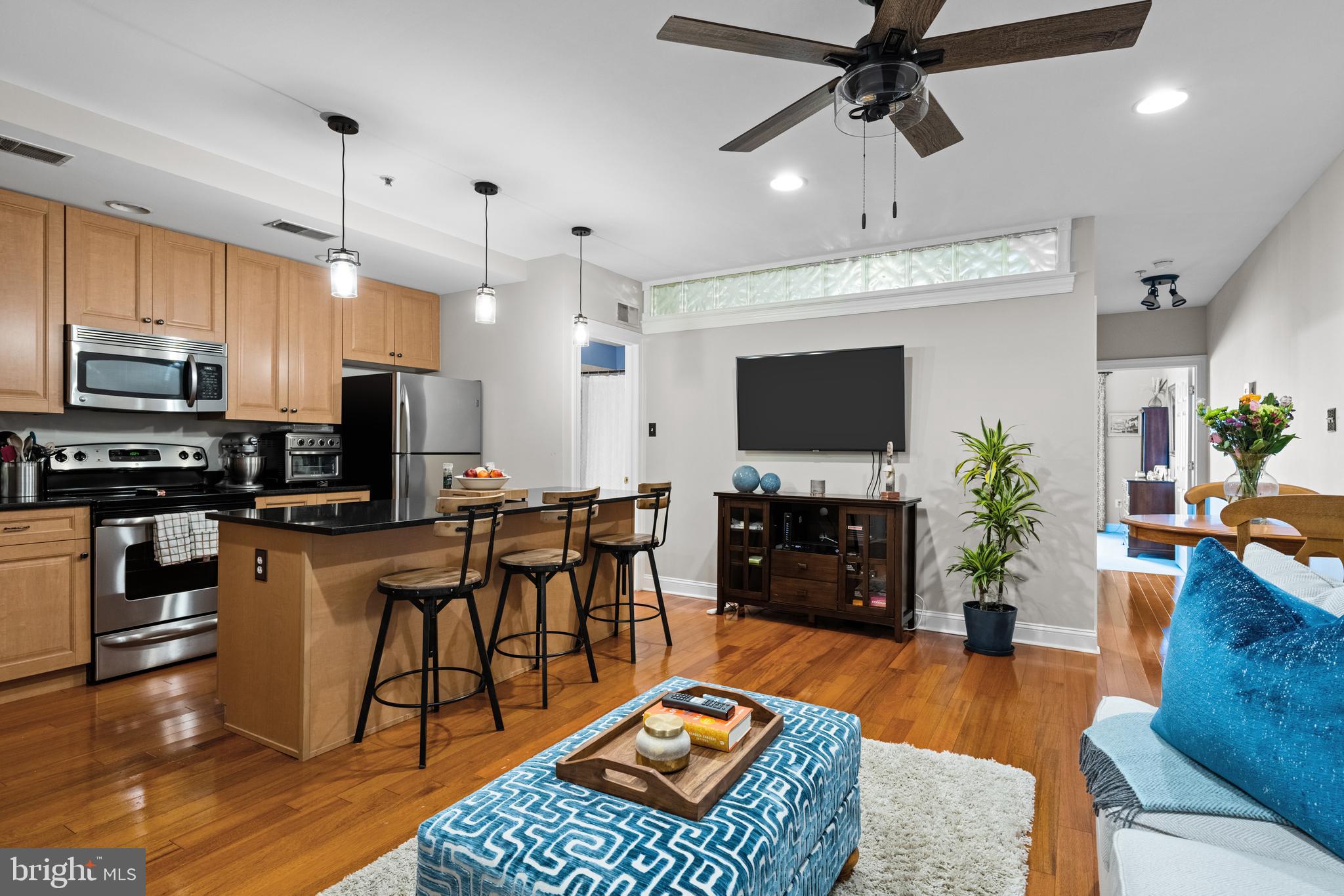 6-10 Strawberry Street, Unit 10 Philadelphia, PA 19106 - Photo 1 of 30