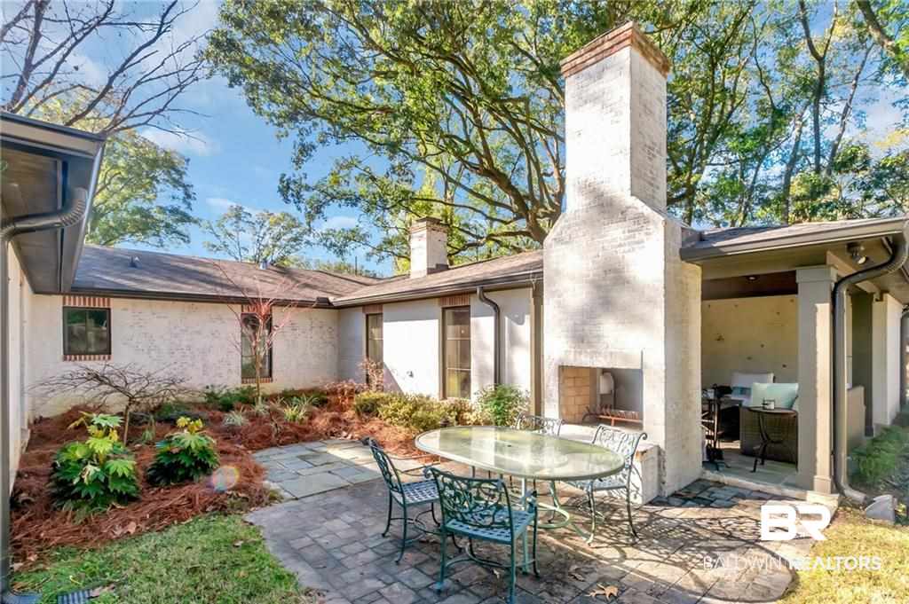 53 North Hawthorne Place Mobile, AL 36608 - Photo 3 of 37