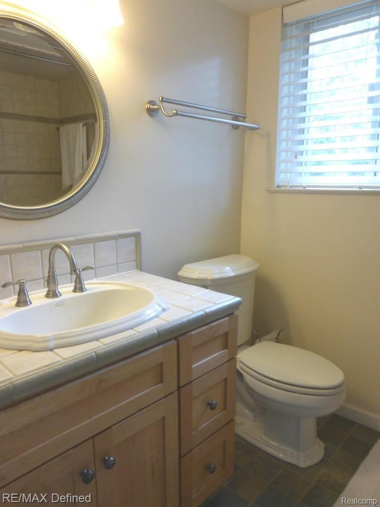 3544 Beach Road Troy, MI 48084 - Photo 19 of 24 2014-05-13 23.42