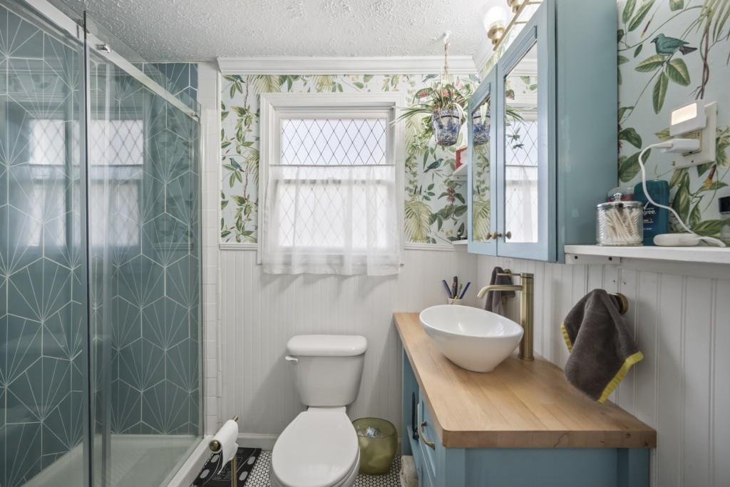 431 West Memorial Drive Dallas, GA 30132 - Photo 19 of 31 a bathroom with a sink toilet and shower