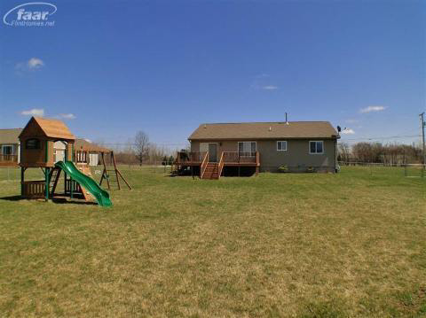 9494 Torrey Road Grand Blanc, MI 48439 - Photo 17 of 18 20346364-16.JPG