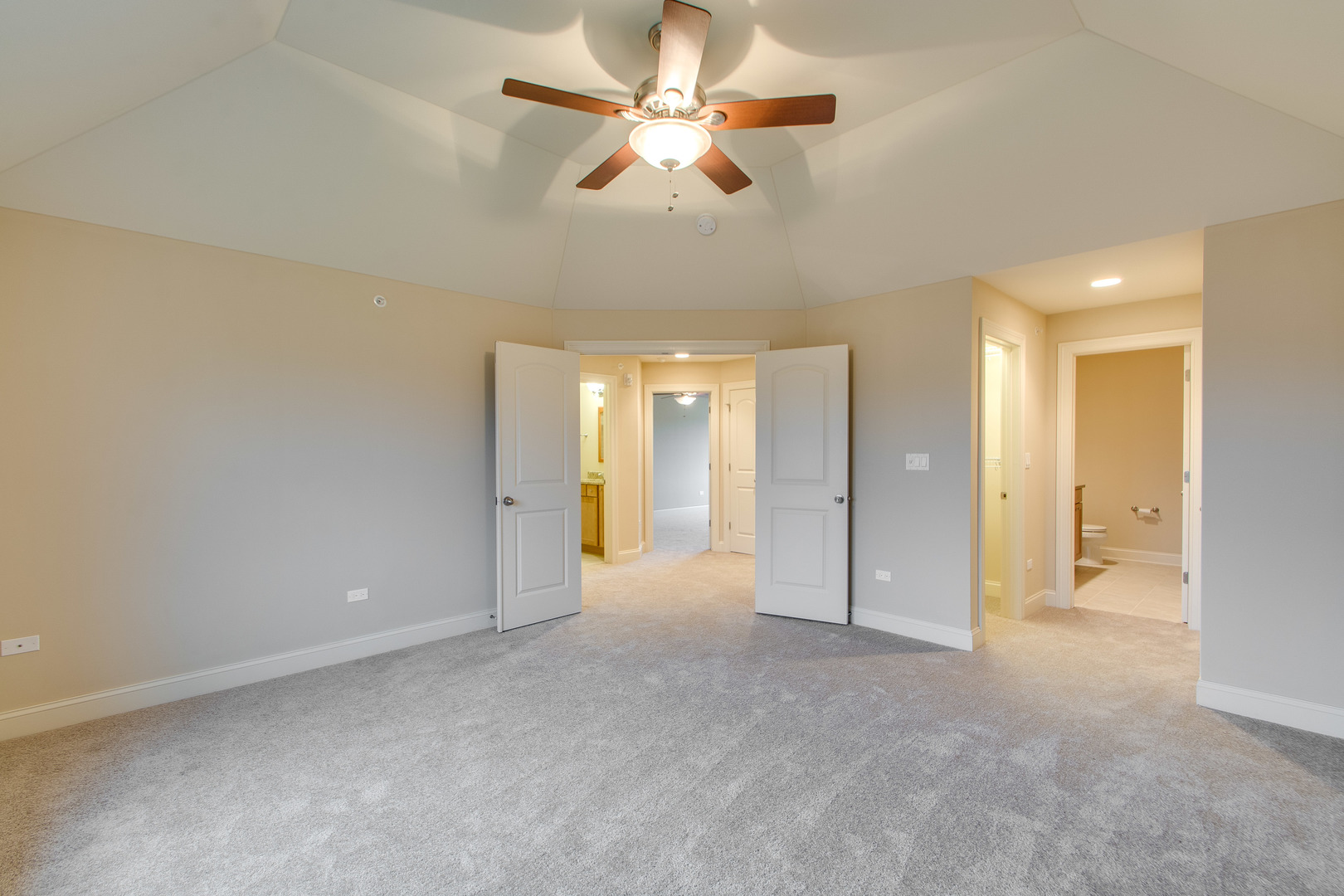 8705 Covington Place Justice, IL 60458 - Photo 16 of 30 a view of empty room with a ceiling fan