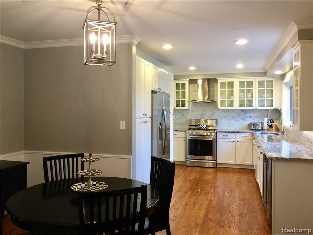 677 Shoreham Road Grosse Pointe Woods, MI 48236 - Photo 2 of 32