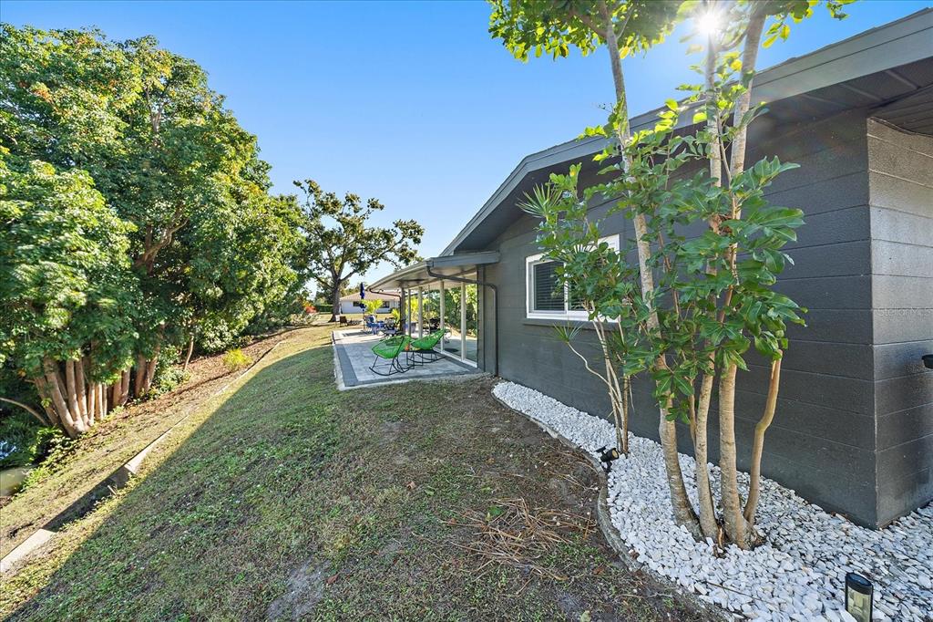 3149 Homasassa Road Sarasota, FL 34239 - Photo 40 of 62 a view of a garden with plants