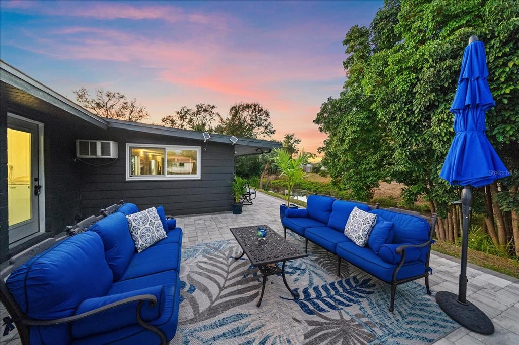 3149 Homasassa Road Sarasota, FL 34239 - Photo 44 of 62 a outdoor living space with furniture and a potted plant