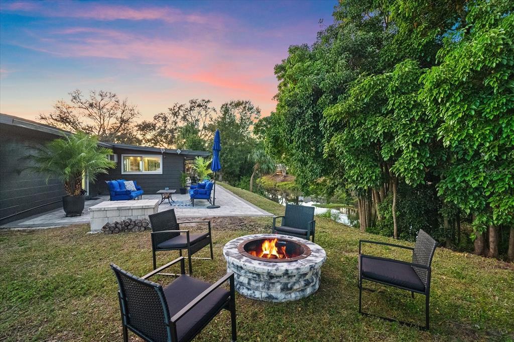 3149 Homasassa Road Sarasota, FL 34239 - Photo 46 of 62 a backyard of a house with table and chairs