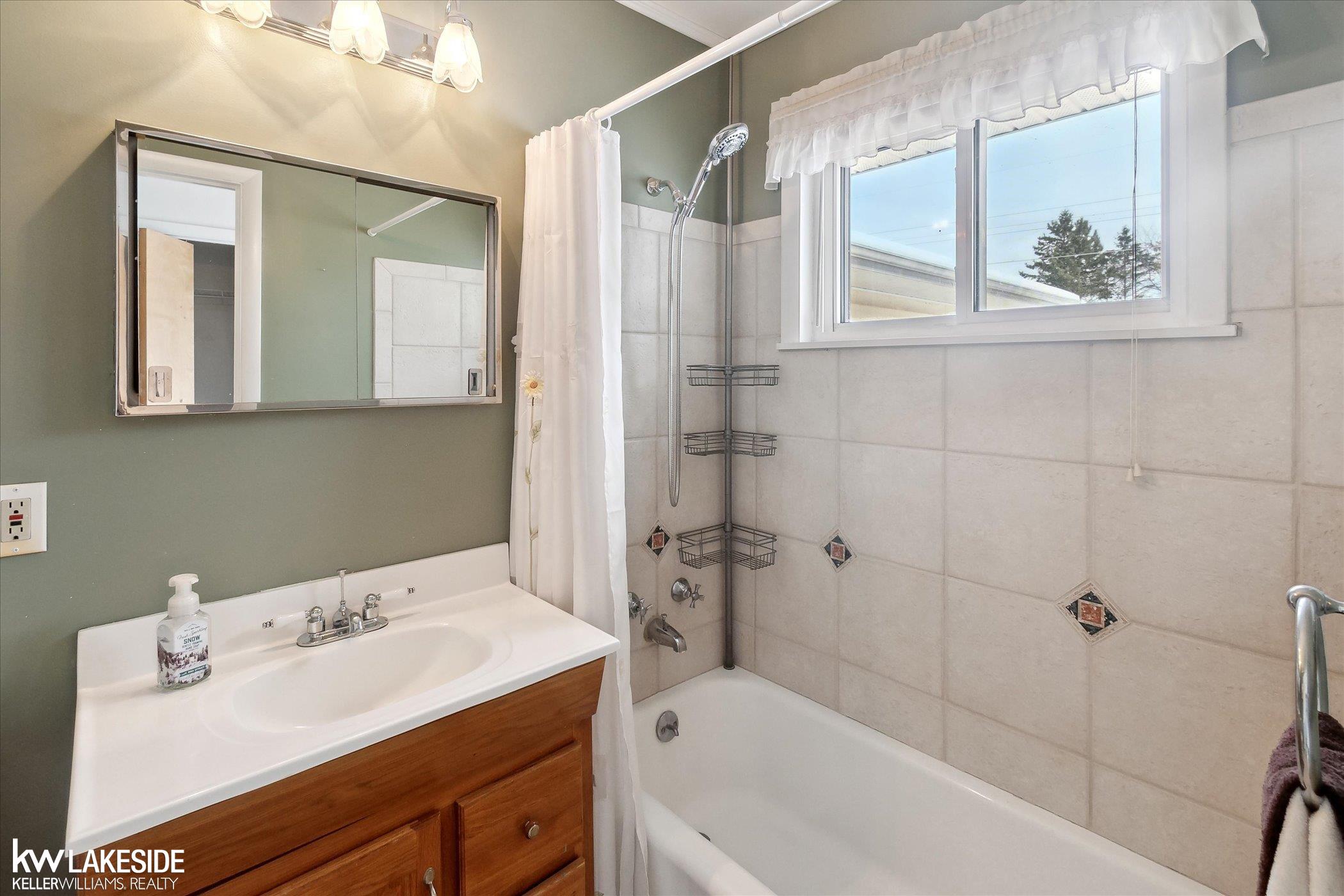 4654 Oak Road West Branch, MI 48661 - Photo 14 of 47 50164638-741b2c14-76d3-4f3a-b15a-82225a868736.JPG