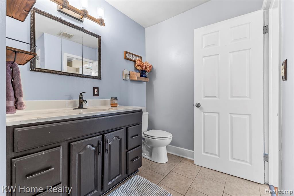 4215 Newton Road Walled Lake, MI 48390 - Photo 14 of 29 Gallery Image 14