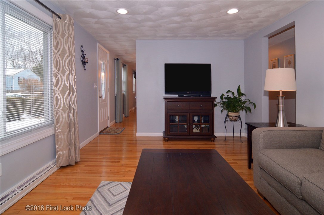 148 Iroquois Road Cumberland, RI 02864 - Photo 11 of 37 Gallery Image 11