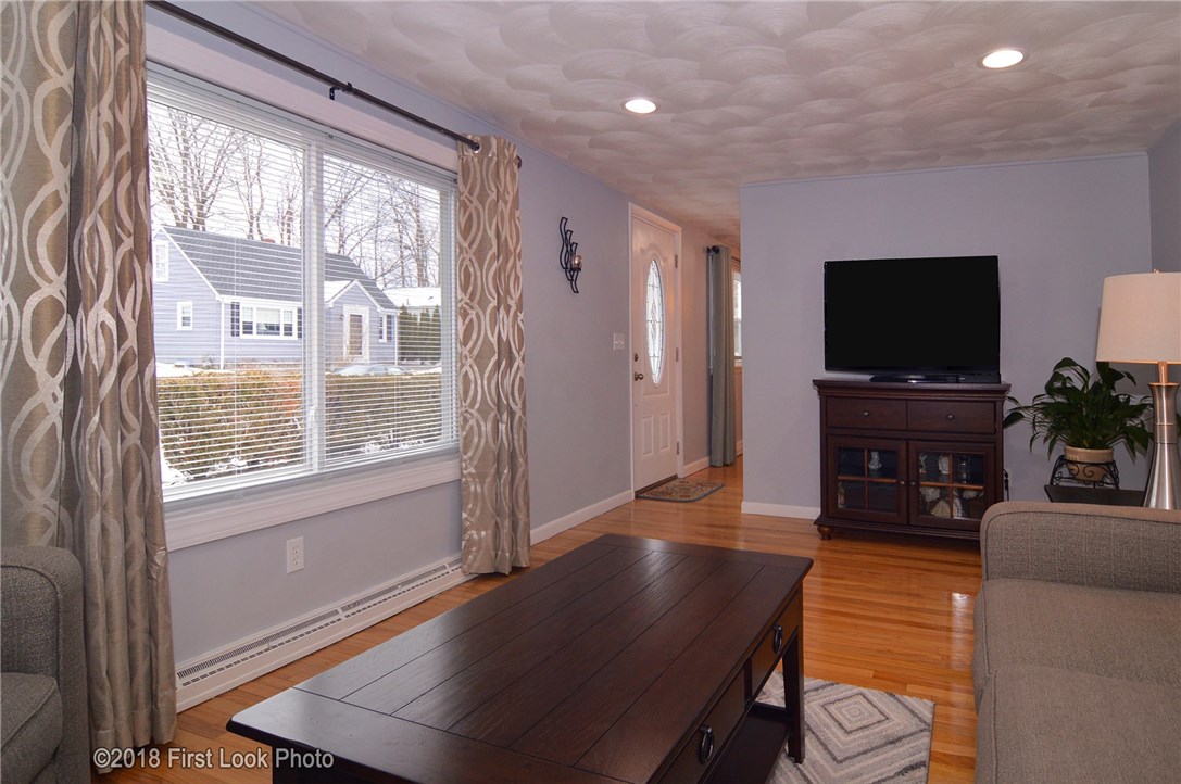 148 Iroquois Road Cumberland, RI 02864 - Photo 12 of 37 Gallery Image 12