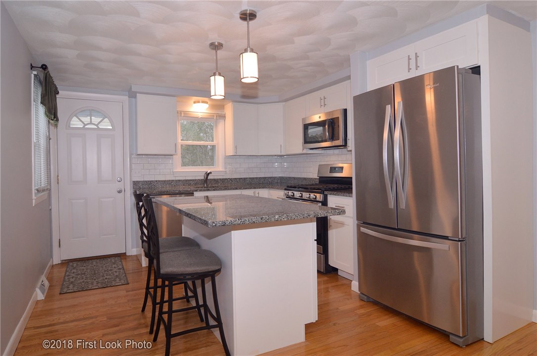 148 Iroquois Road Cumberland, RI 02864 - Photo 3 of 37 Gallery Image 3